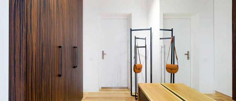 Визуальное расширение пространства узкой прихожей