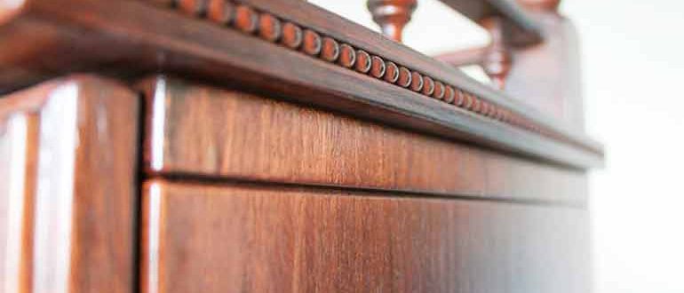 Чем замазать царапины на мебели?