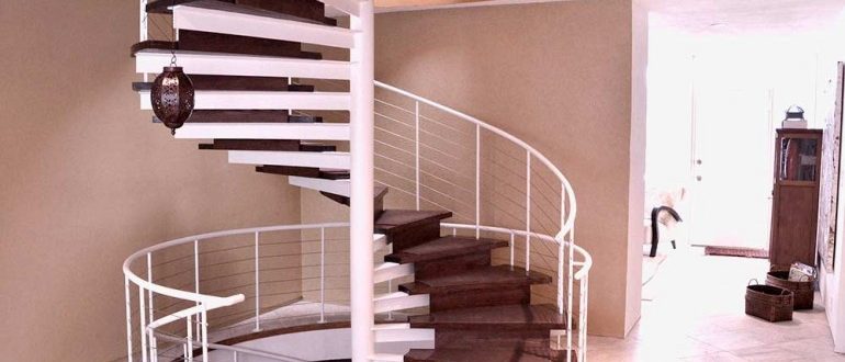 Достоинства и недостатки винтовой лестницы