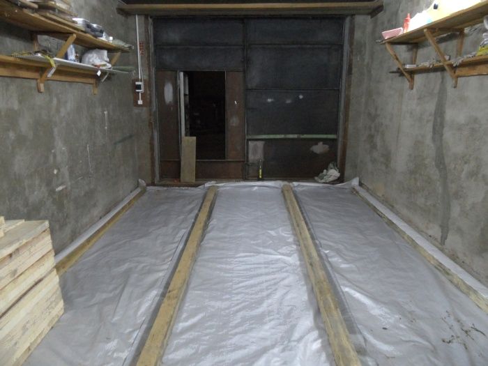 Как избавиться от сырости в подвале гаража