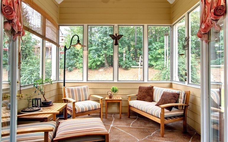 Какой материал выбрать для стен жилой веранды дома