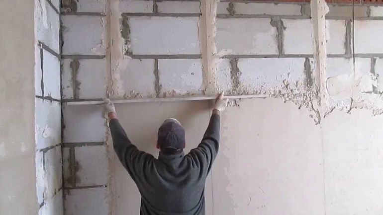 Чем отделать стены из пеноблока внутри дома