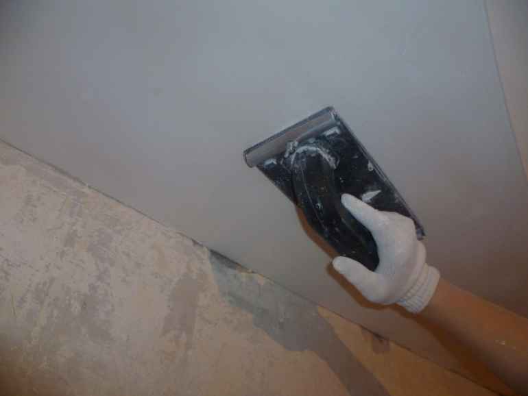 5 ошибок из-за которых потолок растрескался после ремонта