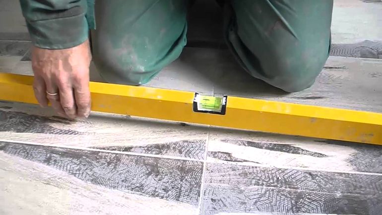 Как проверить пузырьковый уровень перед первым применением