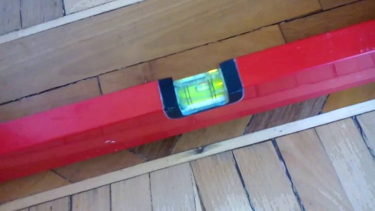 Как проверить пузырьковый уровень перед первым применением