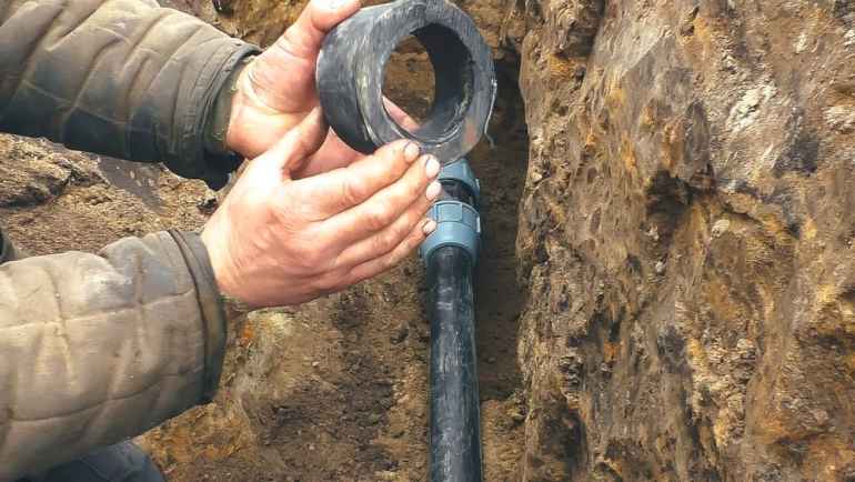 Как справиться с протечкой стыка трубы своими силами