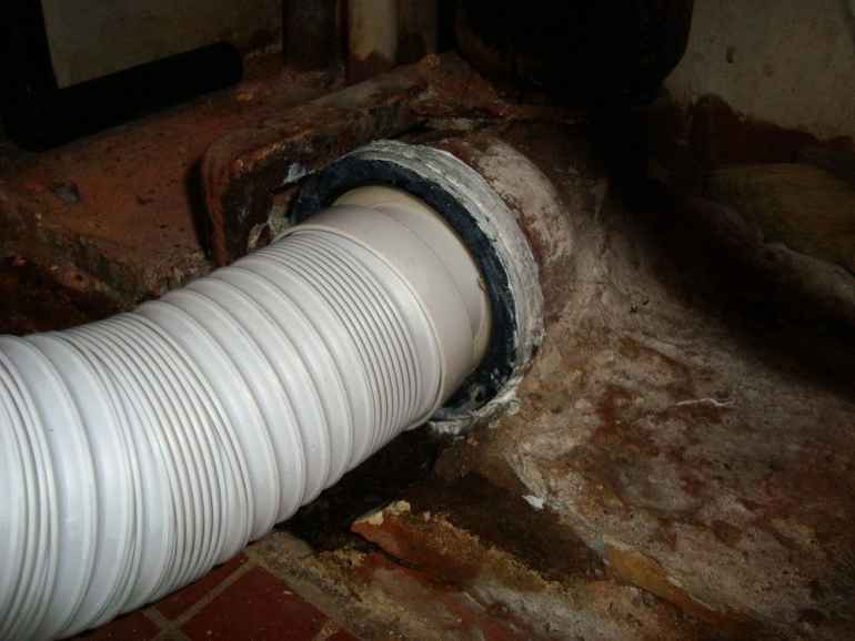 Как справиться с протечкой стыка трубы своими силами