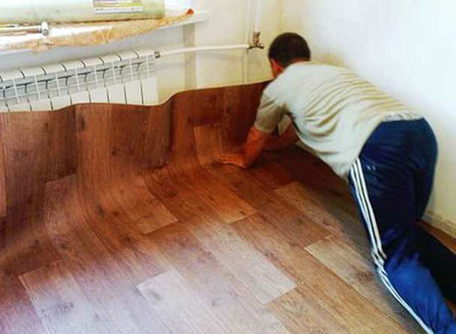 Как легко убрать «волны» с лежалого линолеума